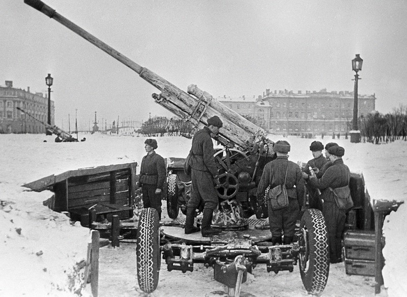 Орудия на Марсовом поле
